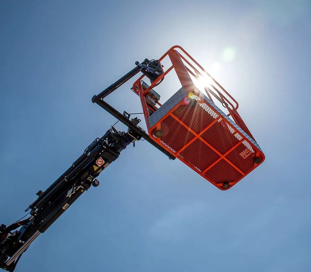 Safety regulations for crane personnel baskets: what to comply with in 2026